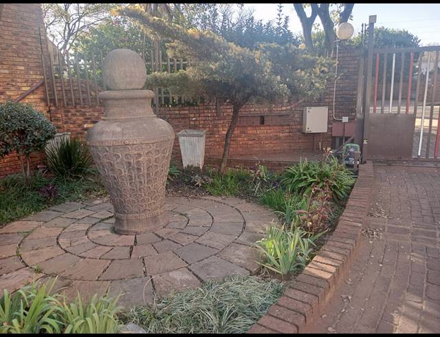 3 BEDROOM SECTIONAL TITLE FOR SALE IN BERTON PARK